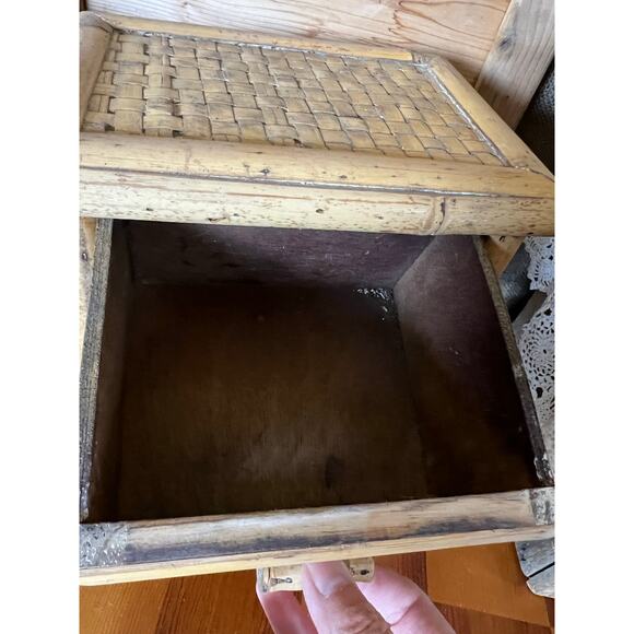 Vintage mid century bamboo or rattan 2 drawer mini chest - Picture 6 of 7